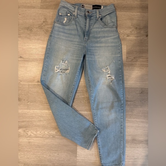 Levi's Light Blue Mom Jeans - Picture 2 of 7